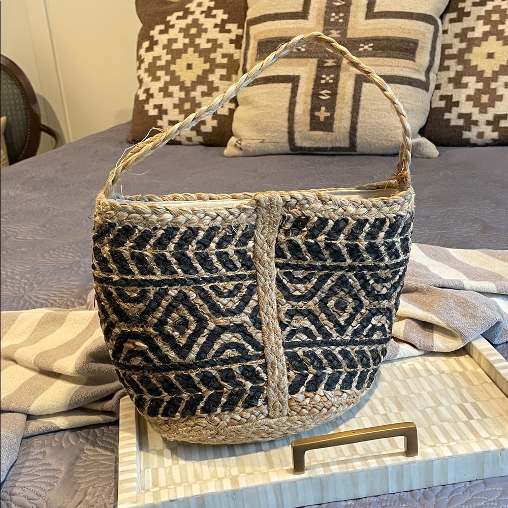 Z&L Handwoven Black and Tan Tote Bag (bw)